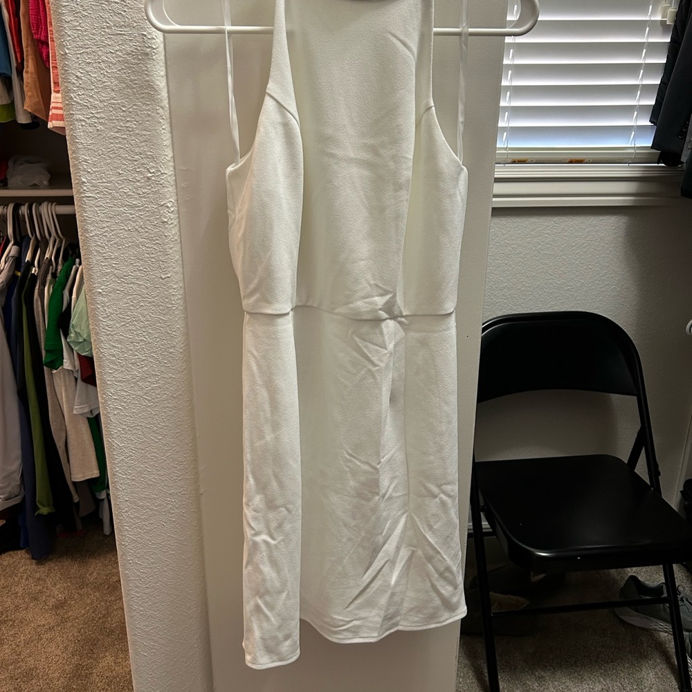 Elegant White Sleeveless Dress
